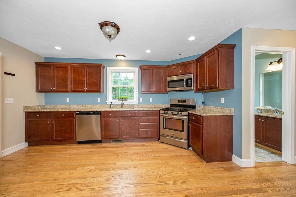 178 Fitchburg Road Townsend, MA 01469 - Photo 3 of 41