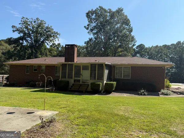 a view of house with backyard