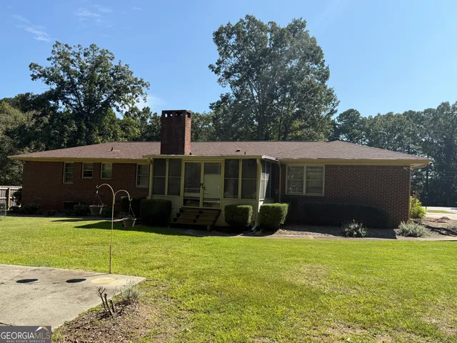 a view of house with backyard