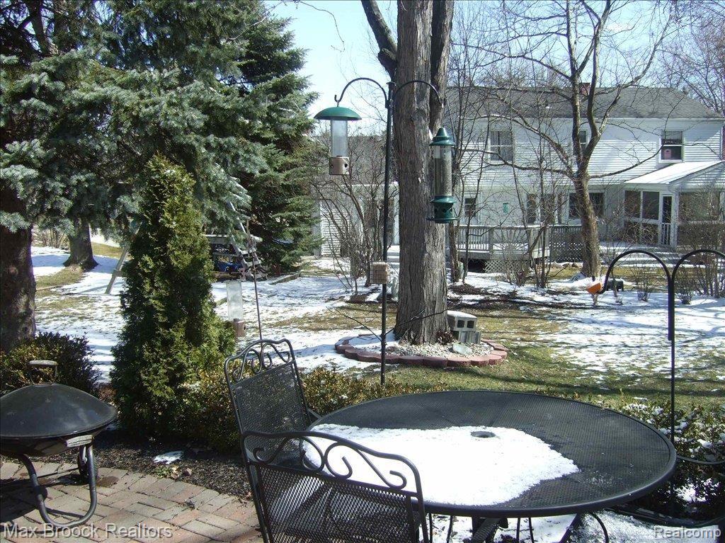 978 Hemlock Drive Rochester, MI 48307 - Photo 12 of 14 Patio