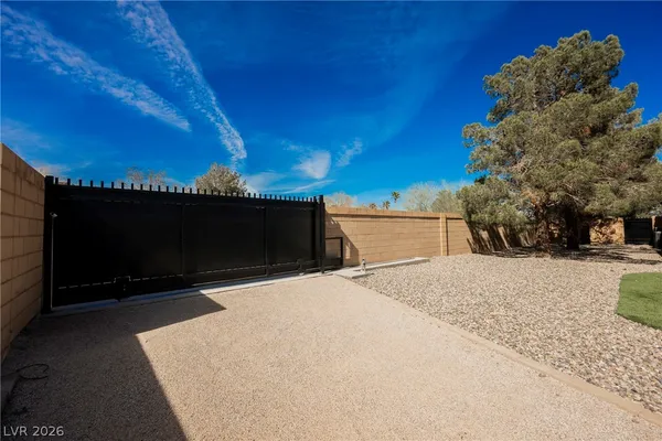 $2,420,000 | 601 Sandy Drive, Henderson, NV 89002