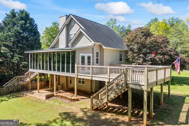 a view of a house with a small yard and plants