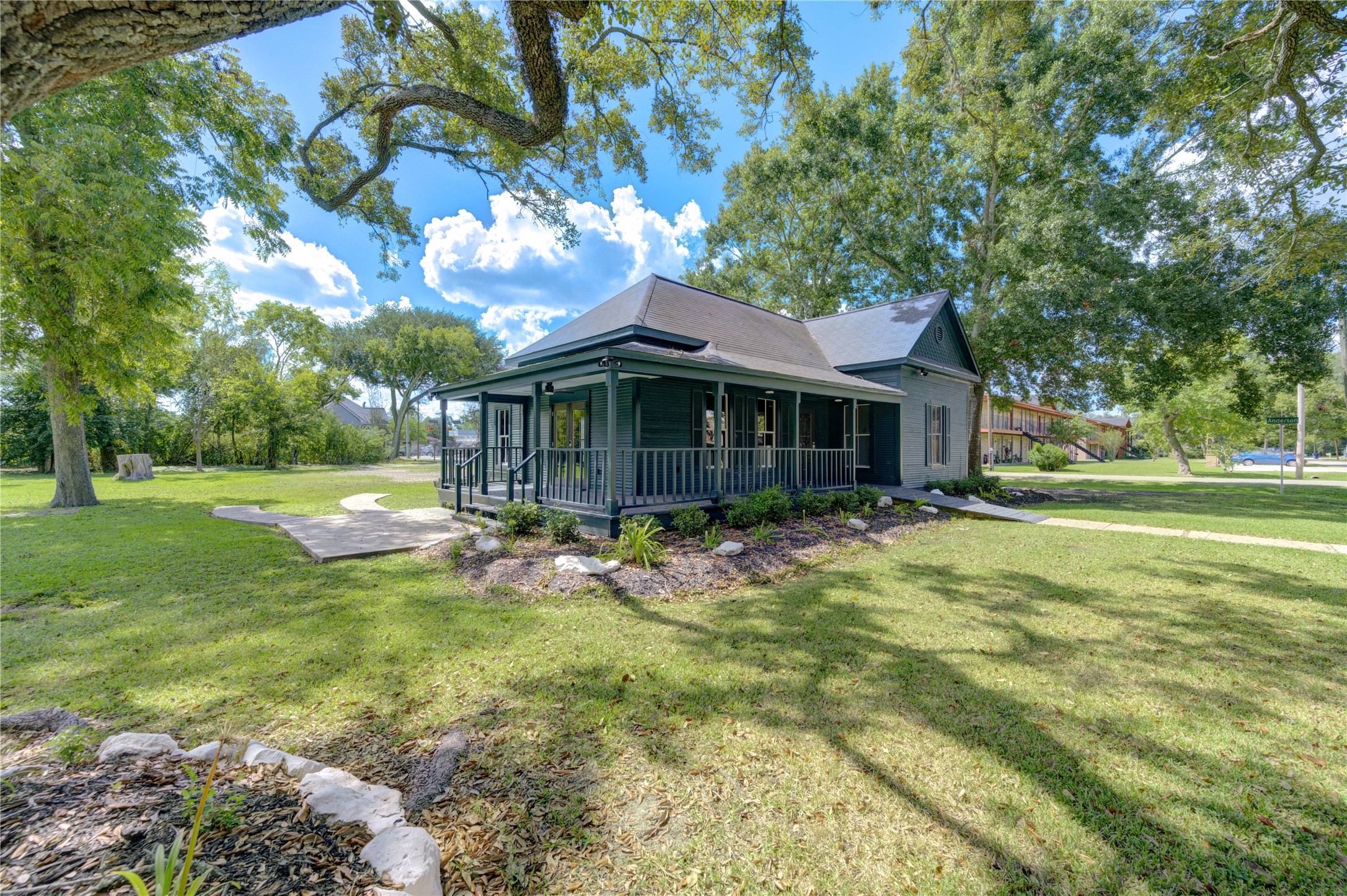 602 East Myrtle Street Angleton, TX 77515 - Photo 4 of 48 Gallery Image 4