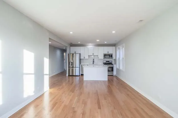 $1,800 | 6647 South St Lawrence Avenue, Unit 1, Chicago, IL 60637