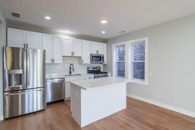 $1,800 | 6647 South St Lawrence Avenue, Unit 1, Chicago, IL 60637