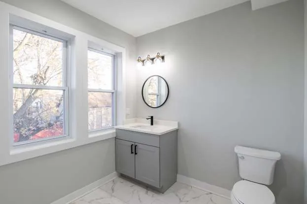 $1,800 | 6647 South St Lawrence Avenue, Unit 1, Chicago, IL 60637