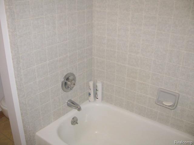 75695 Peters Drive Romeo, MI 48065 - Photo 29 of 40 #29 Full Bath.jpg