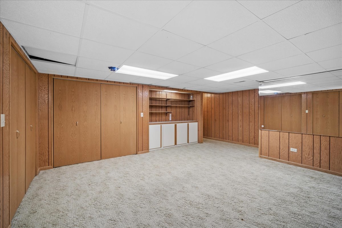 137 Avon Road Northbrook, IL 60062 - Photo 20 of 27