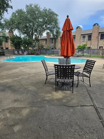 $172,000 | 9850 Pagewood Lane, Unit 1303, Houston, TX 77063