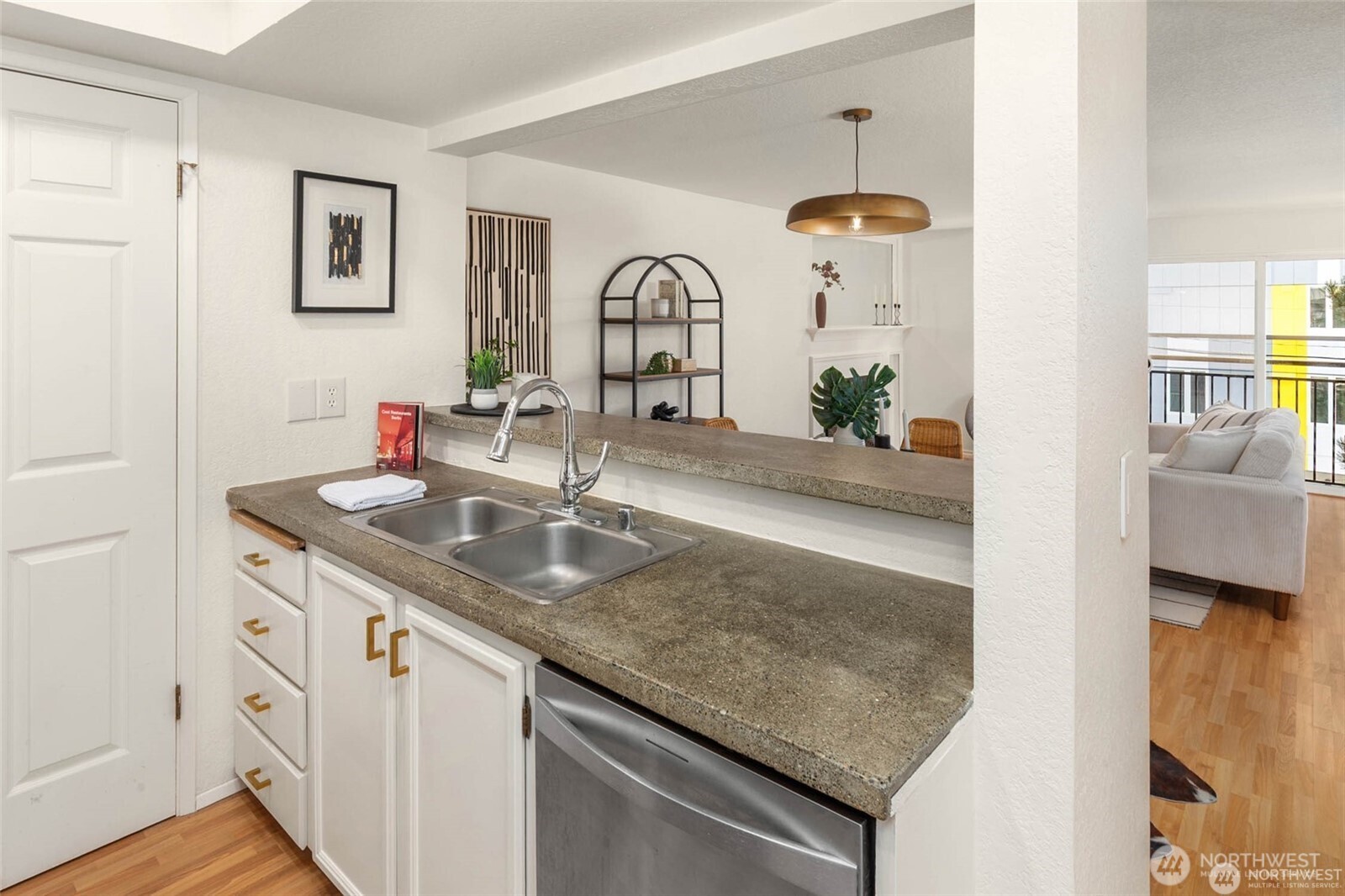 5901 Phinney Avenue North, Unit 302 Seattle, WA 98103 - Photo 9 of 16