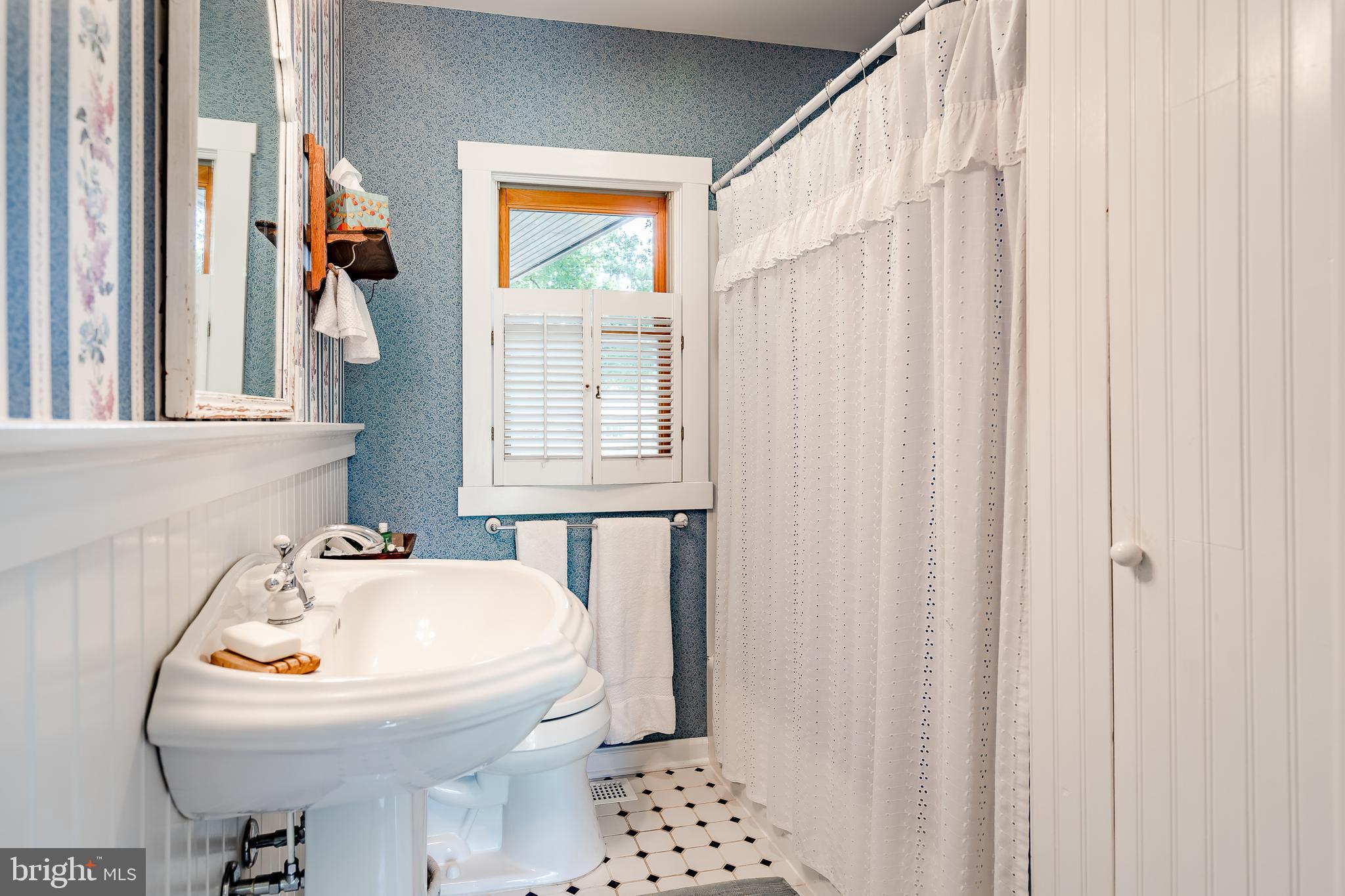 580 Woodview Road Avondale, PA 19311 - Photo 20 of 48 Full Bathroom