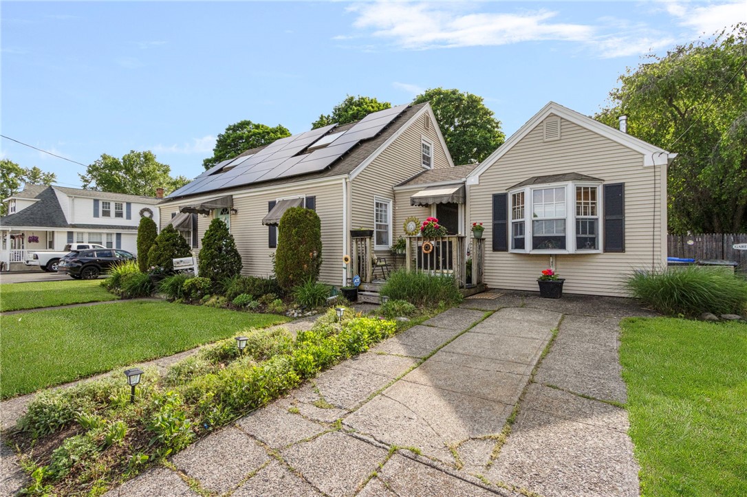 45 Woodhaven Road Pawtucket, RI 02861 - Photo 2 of 49