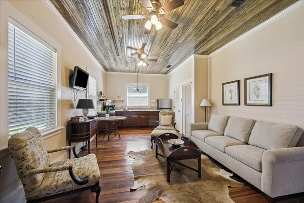 $2,480,000 | 10137 Fm-390, Burton, TX 77835