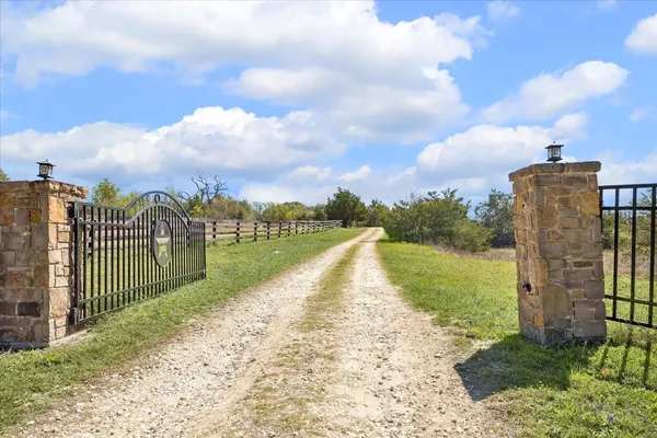 $2,480,000 | 10137 Fm-390, Burton, TX 77835