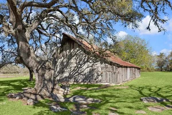 $2,480,000 | 10137 Fm-390, Burton, TX 77835