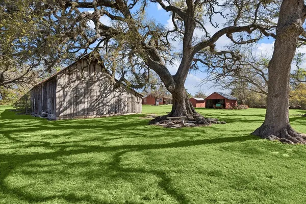 $2,480,000 | 10137 Fm-390, Burton, TX 77835