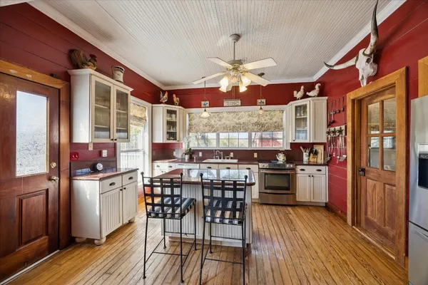 $2,480,000 | 10137 Fm-390, Burton, TX 77835
