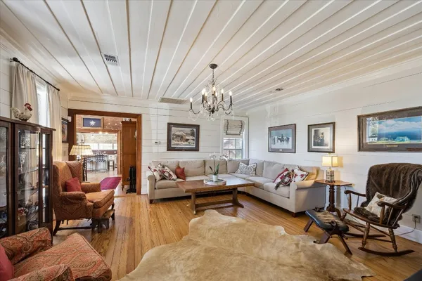 $2,480,000 | 10137 Fm-390, Burton, TX 77835