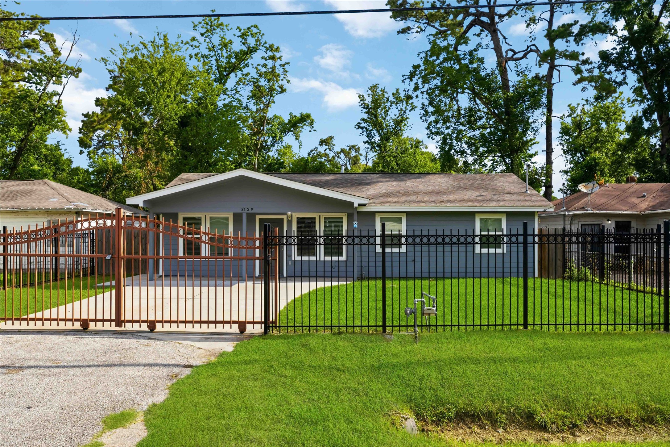 8129 Linda Vista Road Houston, TX 77028 - Photo 2 of 27