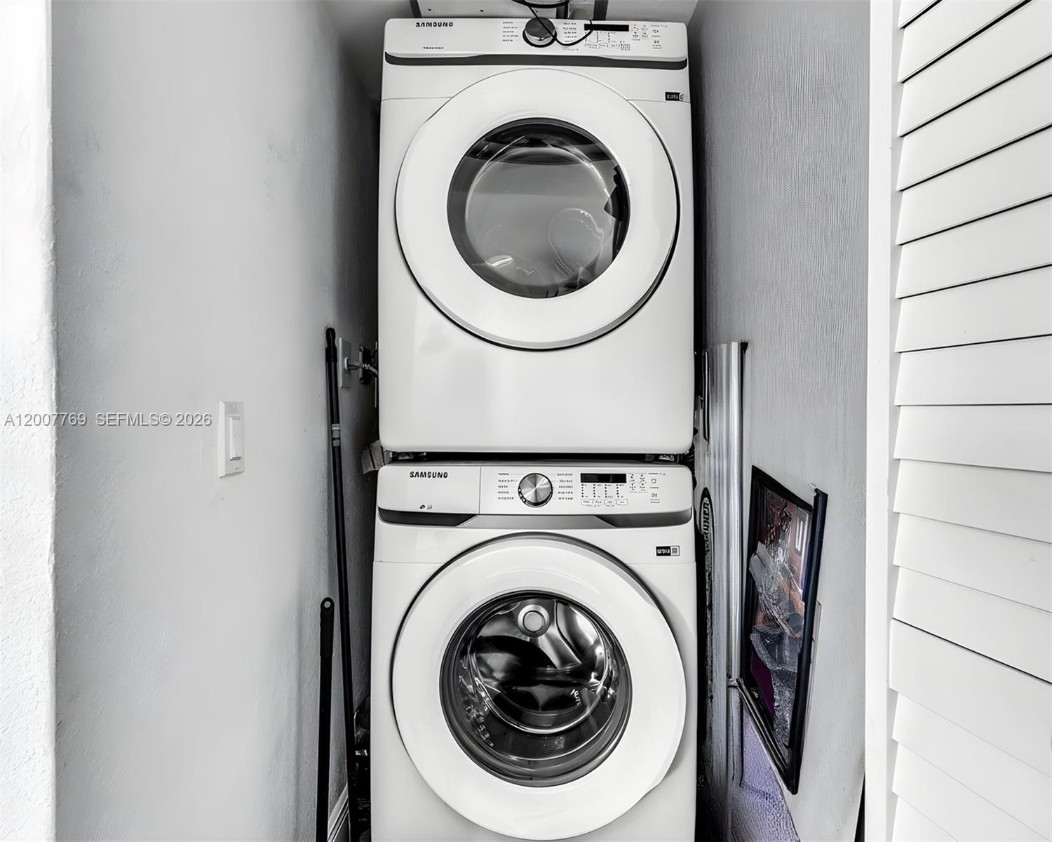 4041 Southwest 117th Avenue Miami, FL 33175 - Photo 45 of 47 a utility room with dryer and washer