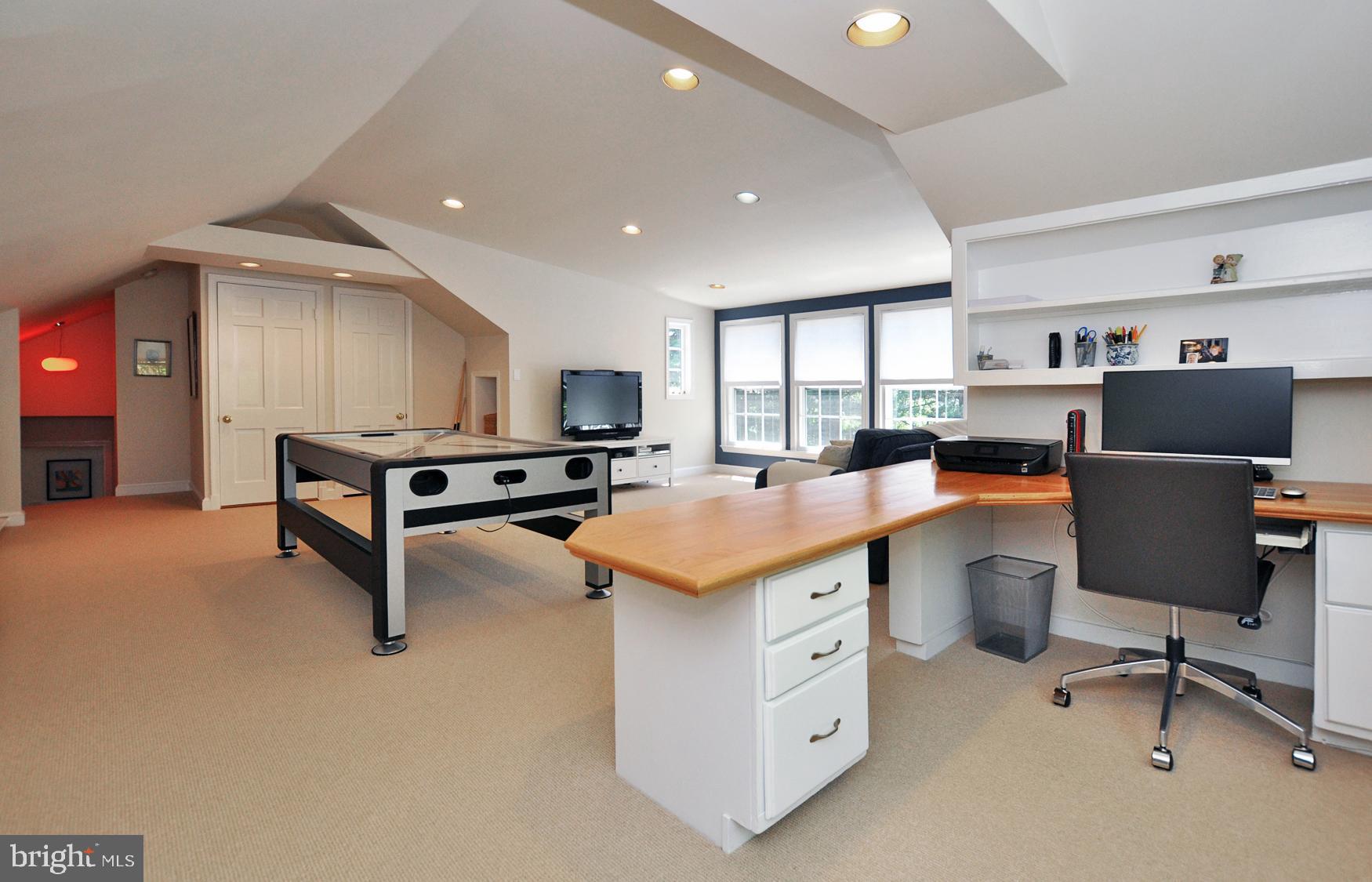 5706 Ogden Road Bethesda, MD 20816 - Photo 27 of 35 Built-in desk conveys.