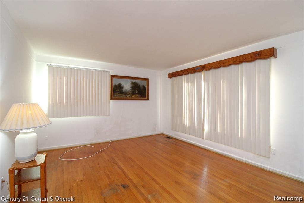 6312 Cambourne Road Dearborn Heights, MI 48127 - Photo 2 of 24