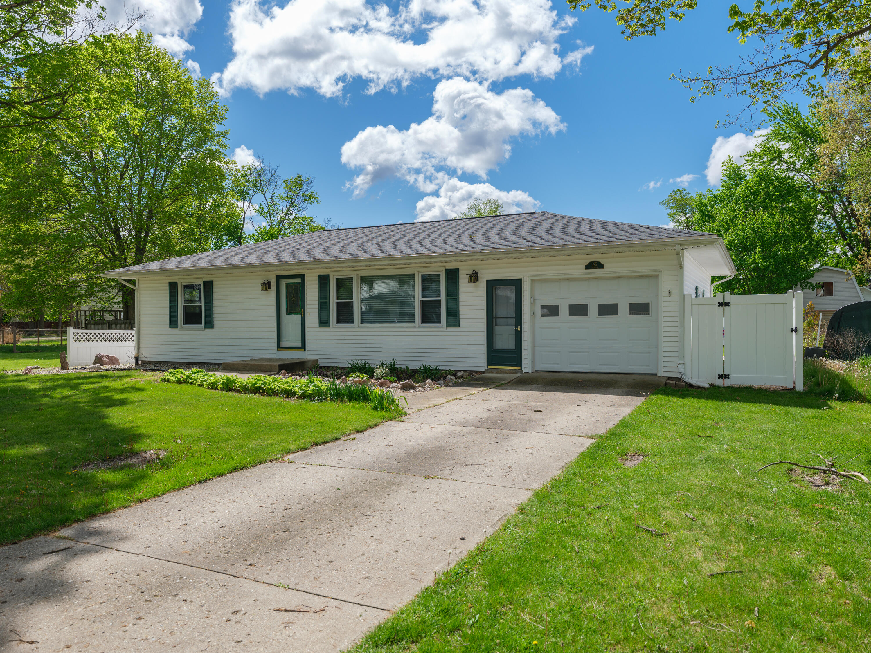 225 Clinton-102