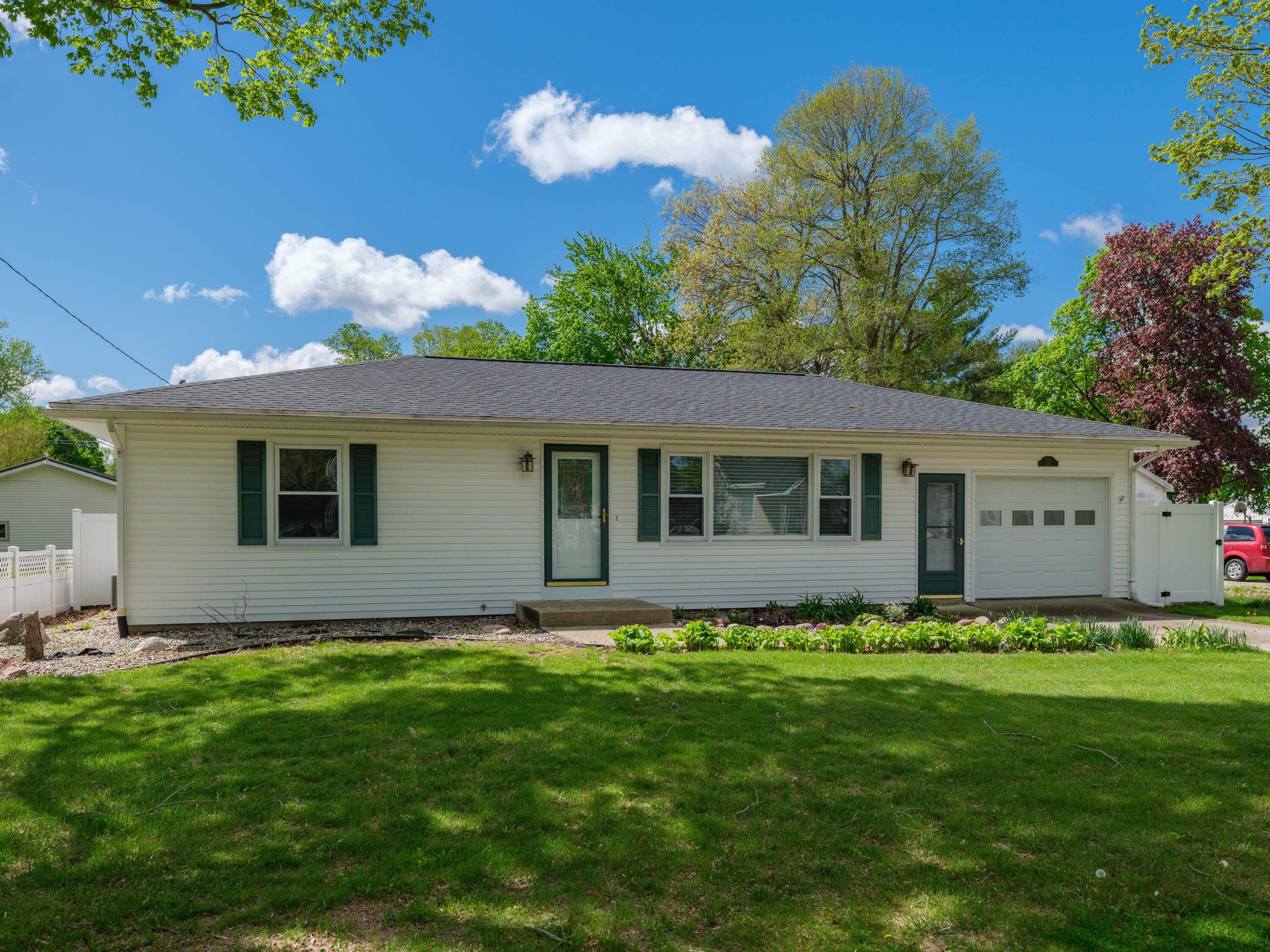 225 Clinton Street Mendon, MI 49072 - Photo 2 of 28 225 Clinton-101