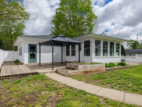 $245,000 | 225 Clinton Street, Mendon, MI 49072