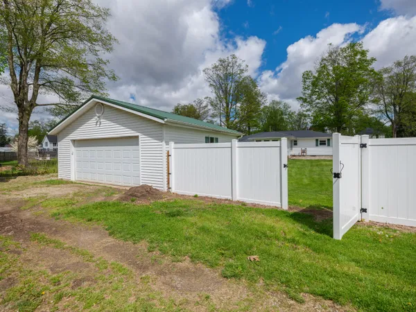 $245,000 | 225 Clinton Street, Mendon, MI 49072