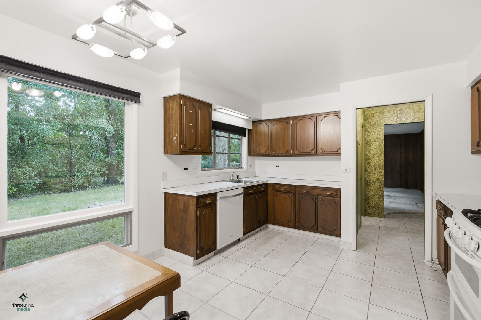 681 Smoke Tree Road Deerfield, IL 60015 - Photo 7 of 39 Gallery Image 7