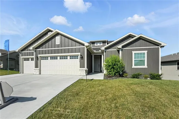 $586,300 | 1493 North 162nd Terrace, Basehor, KS 66007
