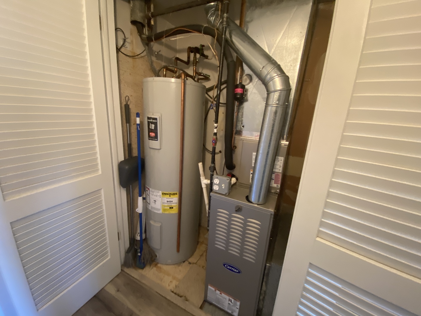 127 North Wolf Road, Unit 56A Wheeling, IL 60090 - Photo 10 of 13 a view of a staircase