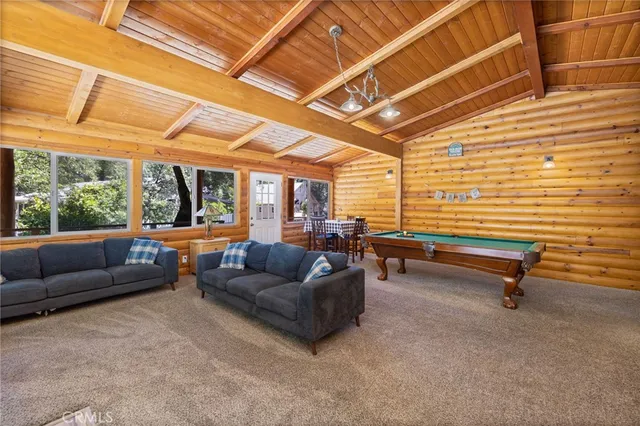 a view of livingroom with furniture
