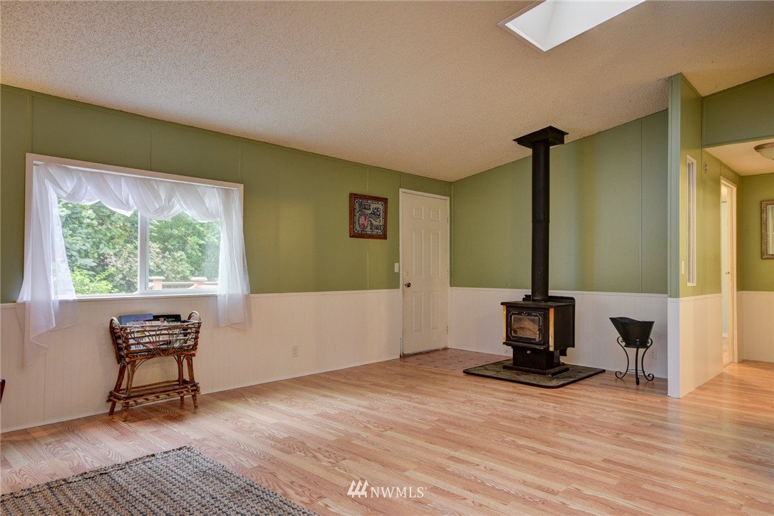 7986 Maple Point Drive Clinton, WA 98236 - Photo 4 of 25 Gallery Image 4