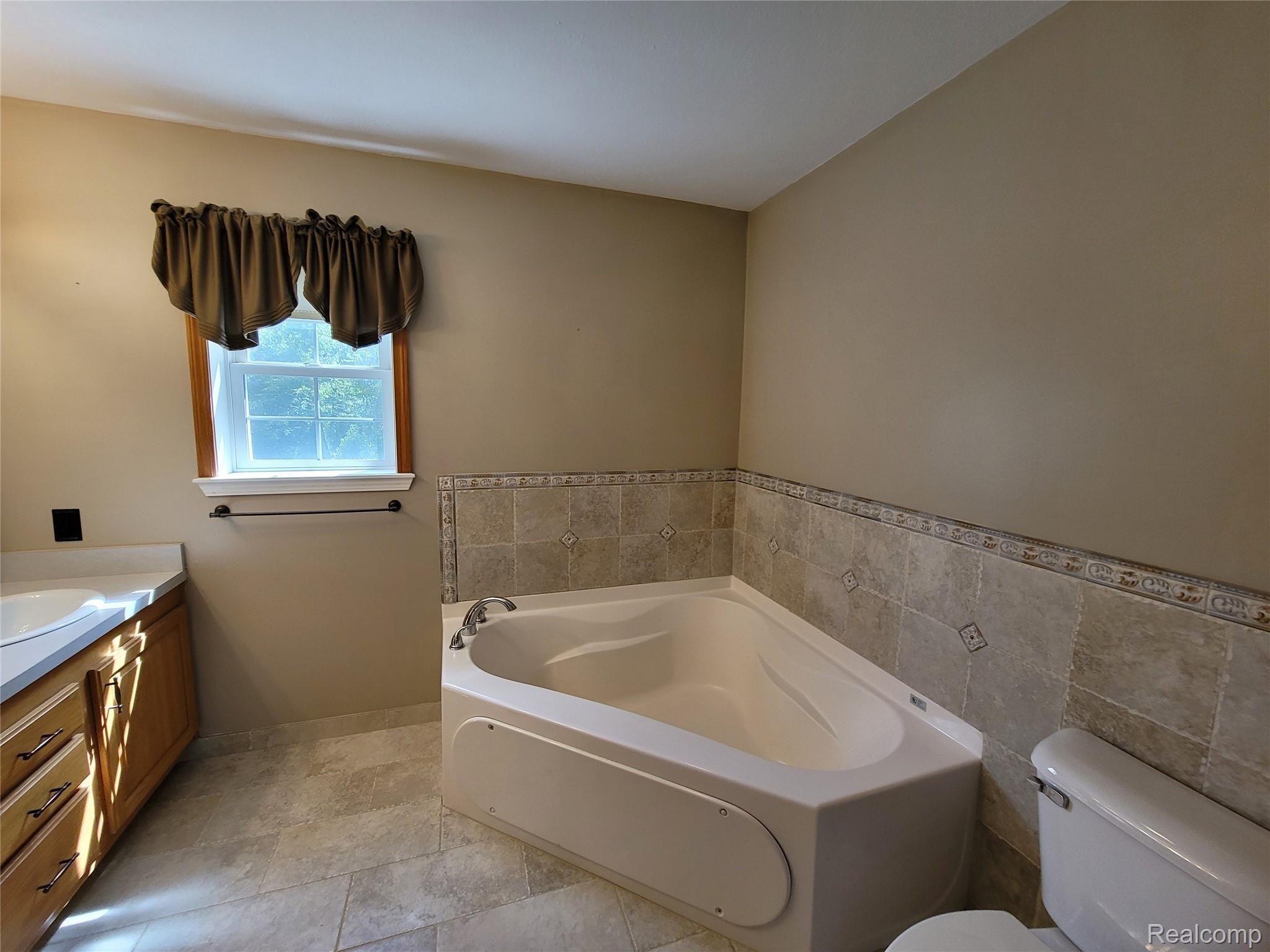 4372 Ridge Court Pinckney, MI 48169 - Photo 22 of 34 20200830_143217.jpg