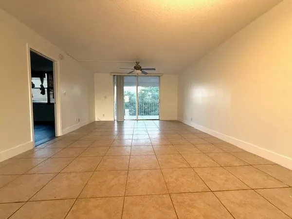 $2,000 | 4570 Northwest 18th Avenue, Unit 609, Deerfield Beach, FL 33064