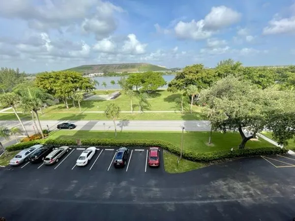 $2,000 | 4570 Northwest 18th Avenue, Unit 609, Deerfield Beach, FL 33064