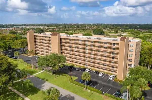 $2,000 | 4570 Northwest 18th Avenue, Unit 609, Deerfield Beach, FL 33064