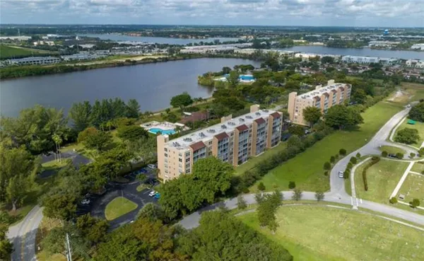 $2,000 | 4570 Northwest 18th Avenue, Unit 609, Deerfield Beach, FL 33064