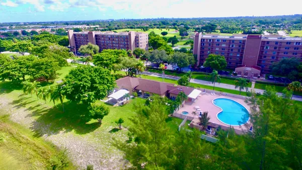 $2,000 | 4570 Northwest 18th Avenue, Unit 609, Deerfield Beach, FL 33064