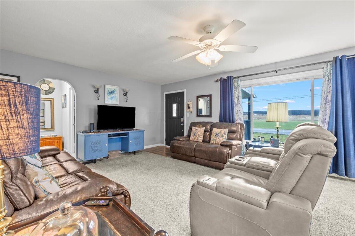 4670 Co Road Bellefontaine, OH 43311 - Photo 7 of 37 07-Living Room