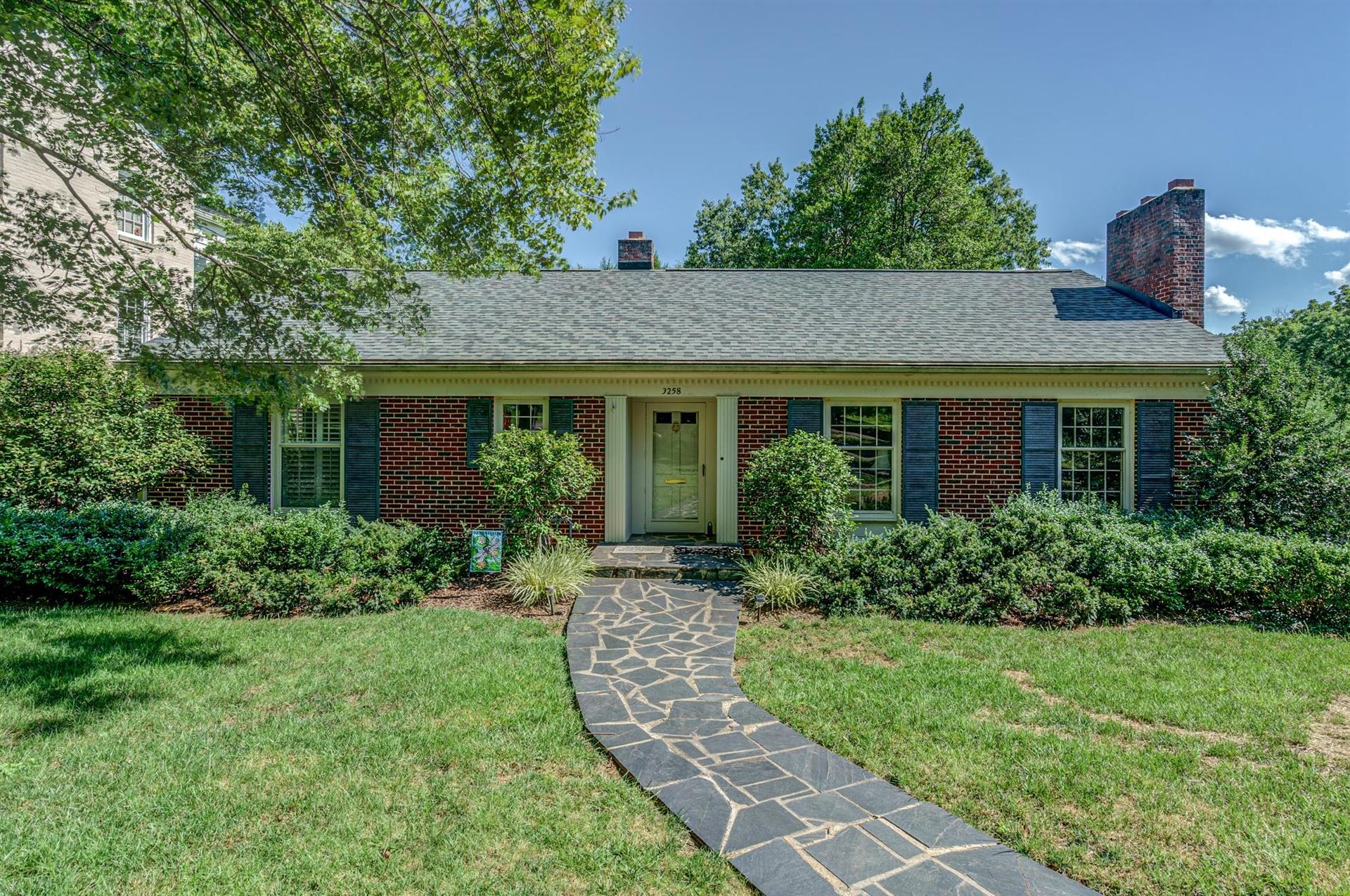 3258 White Oak Road Southwest Roanoke, VA 24014 - Photo 4 of 43 04-3258 White Oak 004