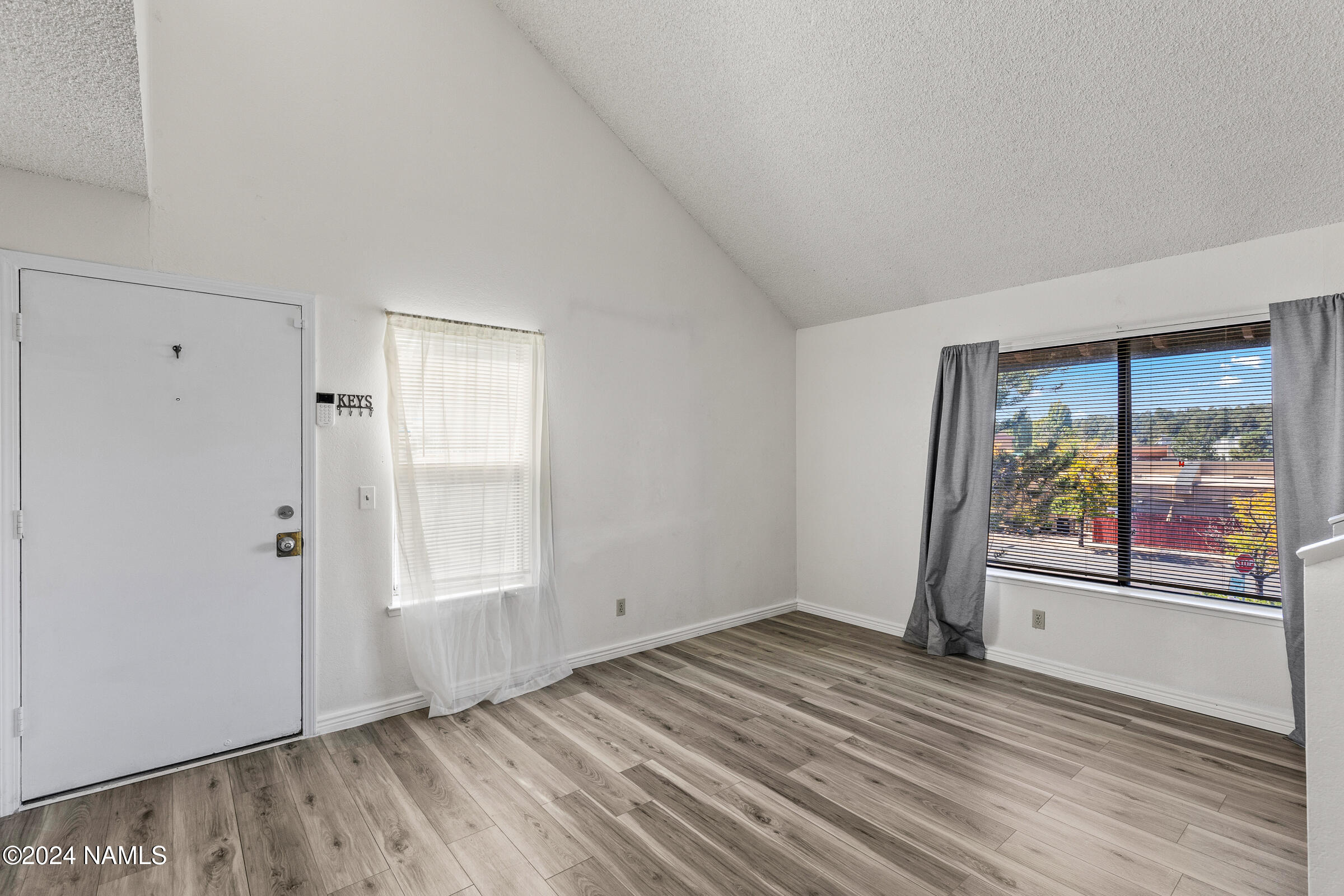 1200 South Riordan Ranch Street, Unit 2 Flagstaff, AZ 86001 - Photo 4 of 20 Living Room