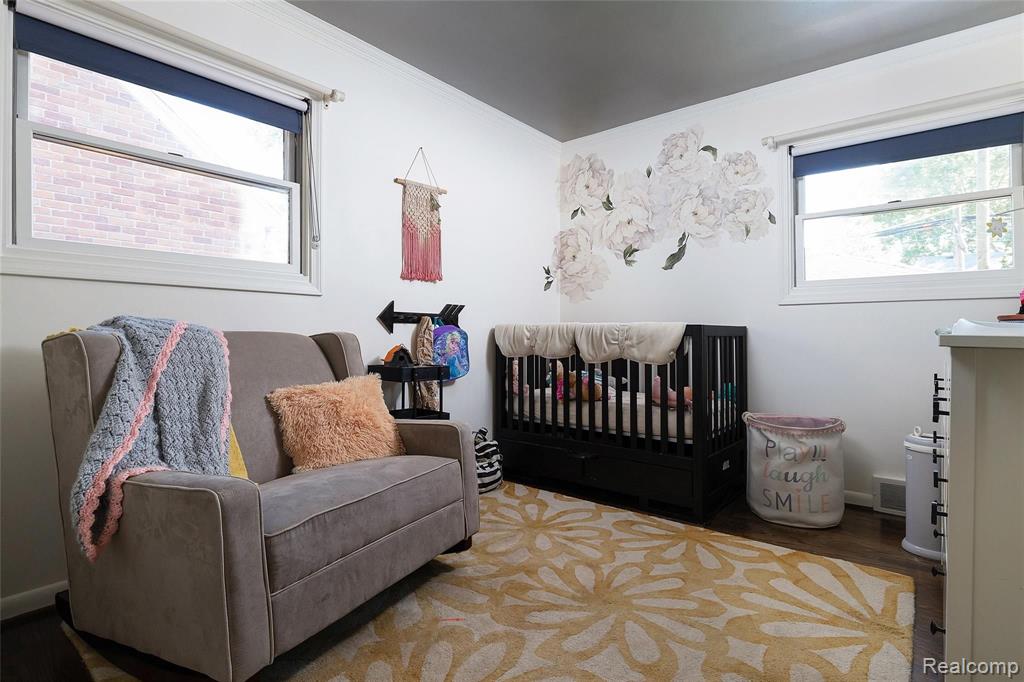 1827 Newcastle Road Grosse Pointe Woods, MI 48236 - Photo 21 of 32