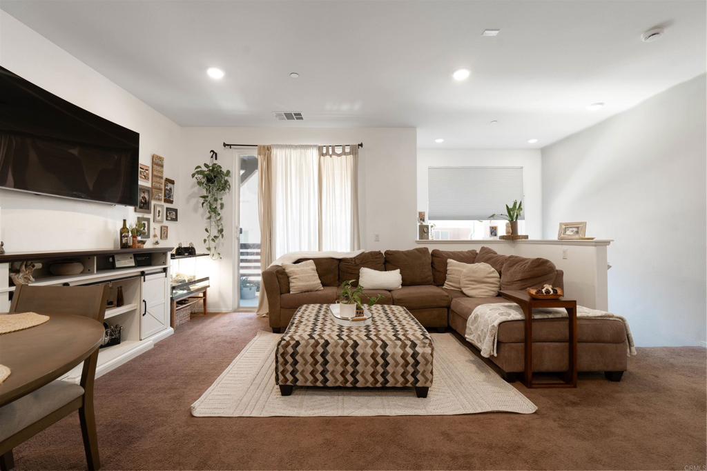 2860 Athens Road, Unit 6 Chula Vista, CA 91915 - Photo 3 of 23