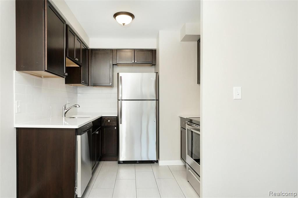 3350 Greenfield Road, Unit 22 Royal Oak, MI 48073 - Photo 5 of 18