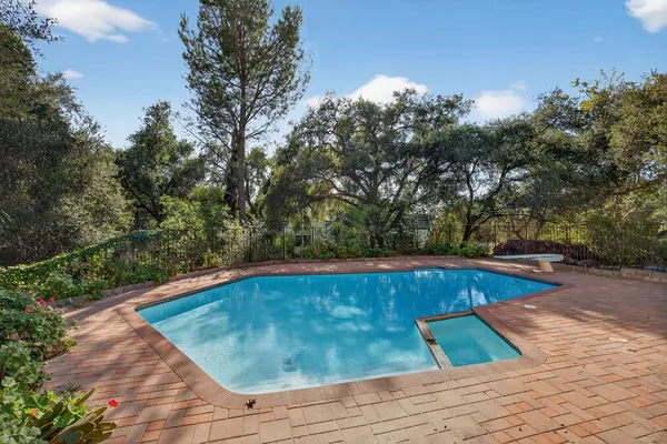 $1,599,000 | 2170 Ladera Road, Ojai, CA 93023