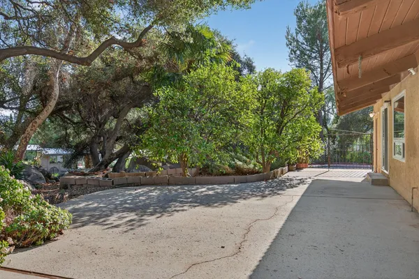 $1,599,000 | 2170 Ladera Road, Ojai, CA 93023