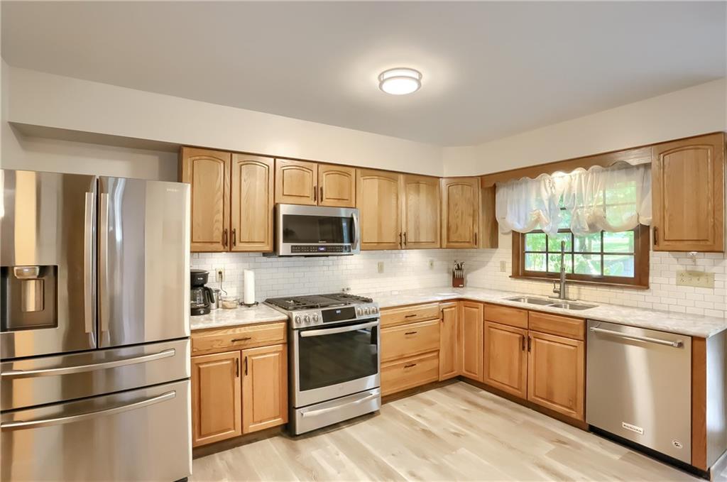 2250 West Hardies Road Gibsonia, PA 15044 - Photo 11 of 25 Gallery Image 11
